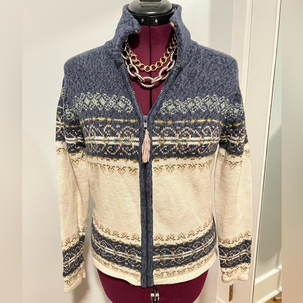 Women’s Zippered Tiara brand cardigan sweater. Size small.